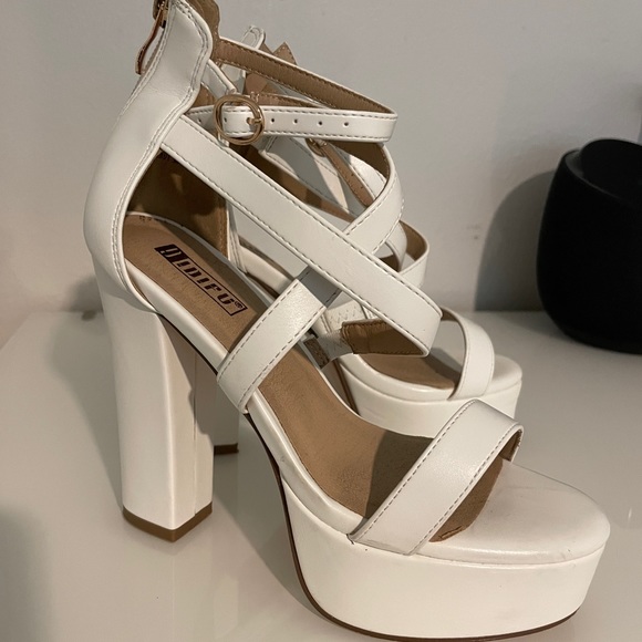 White platforms size 5.5 - Picture 3 of 3